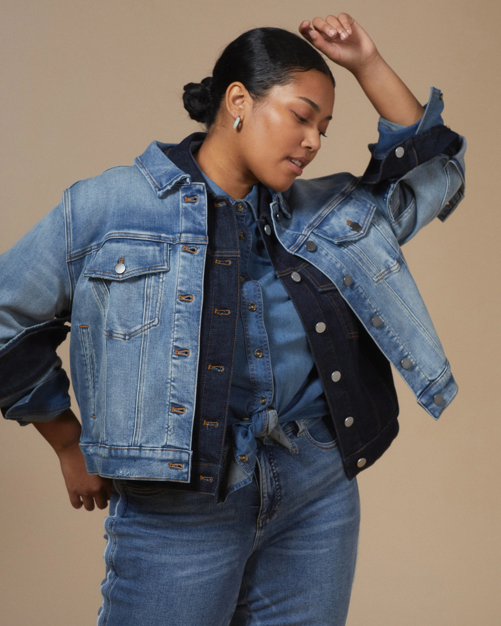 Light denim jacket dark jeans hotsell