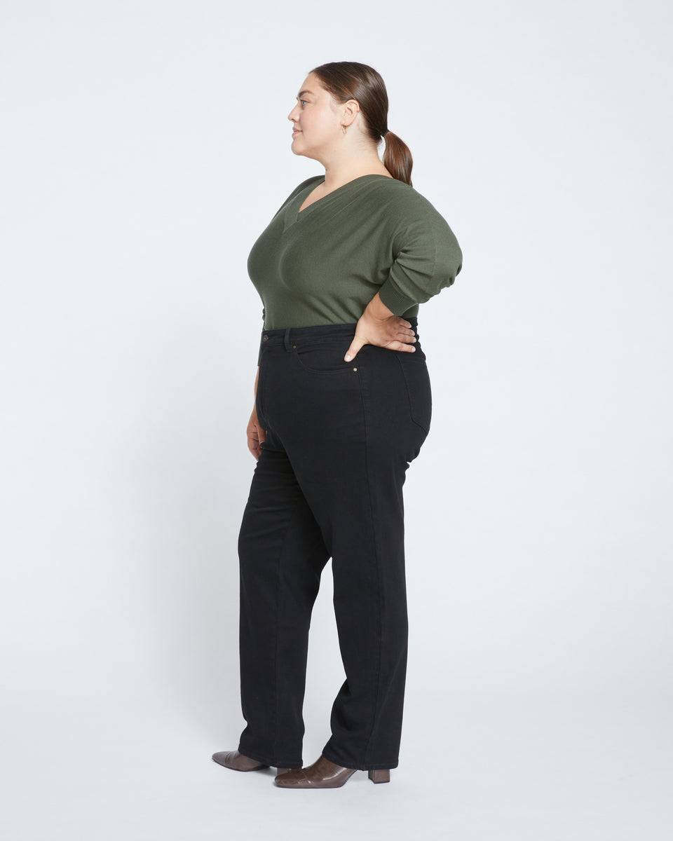 Model is 5'8.5 and wears Plus size 16. A relaxed fit makes